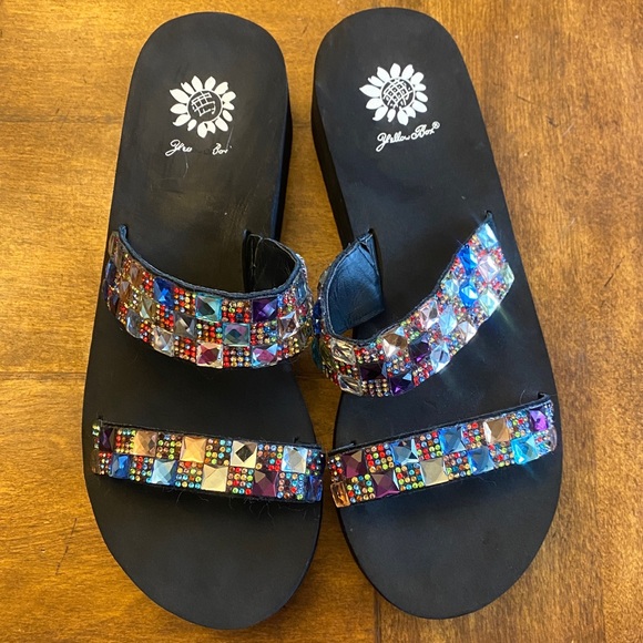 Yellow box Colorful Beaded Women's Sandals - Picture 7 of 9